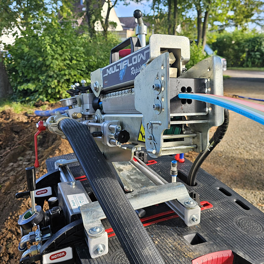 Multiflowgerät zum Einziehen von Speednetrohren auf der Baustelle.